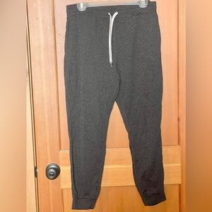 Vuori Luxury Joggers size L EUC